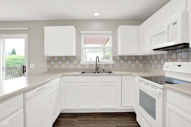 Building Photo - 5761 Cantigny Way S