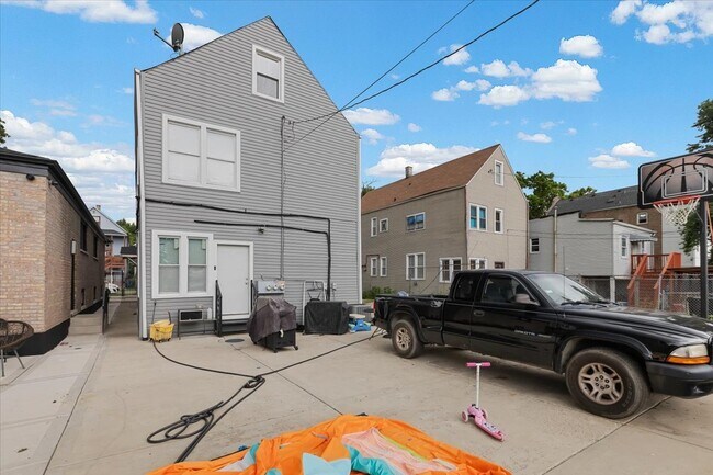 Building Photo - 5241 S Wolcott Ave