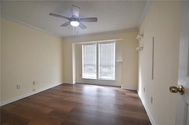 Building Photo - 310 Granville Ct