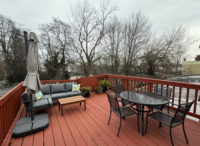 Building Photo - 347 Kerlin St