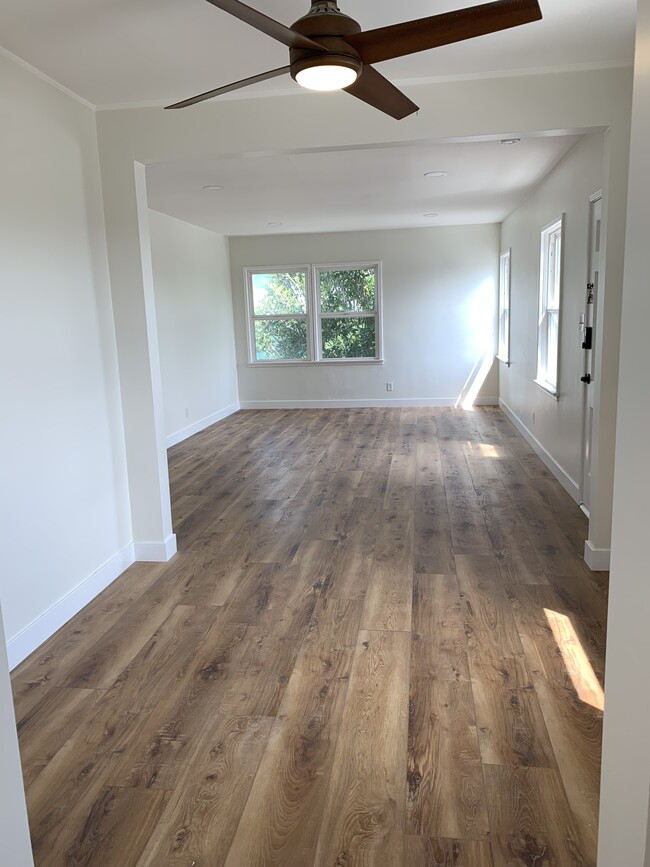 Dining room view to living room - 846 Manhattan Beach Blvd