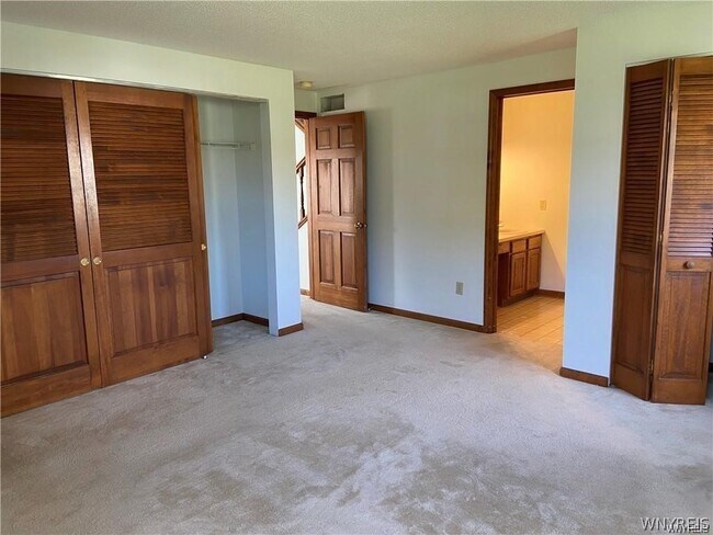 Building Photo - 20 Southwick Dr