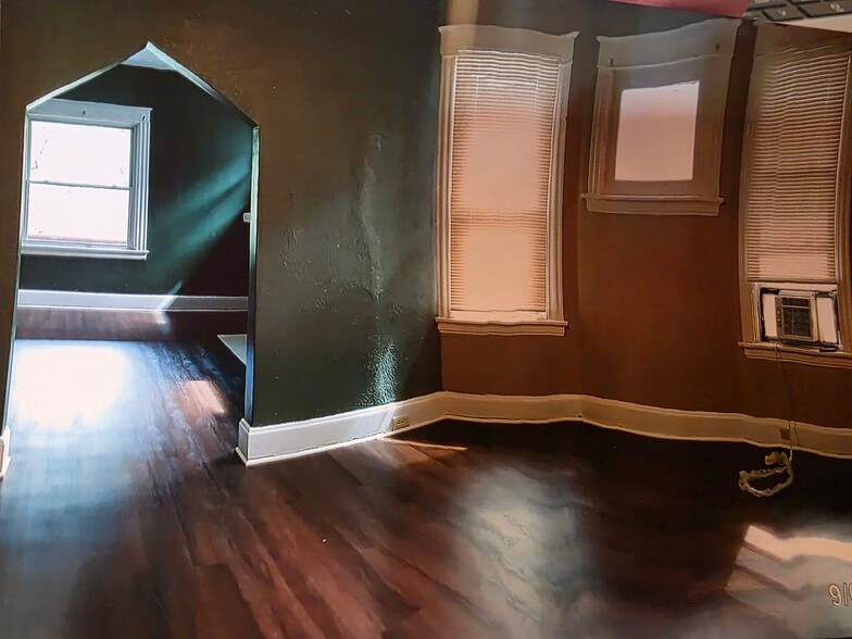 Building Photo - 735 E Mitchell Ave