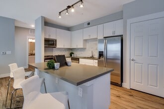 Building Photo - Regal Parc