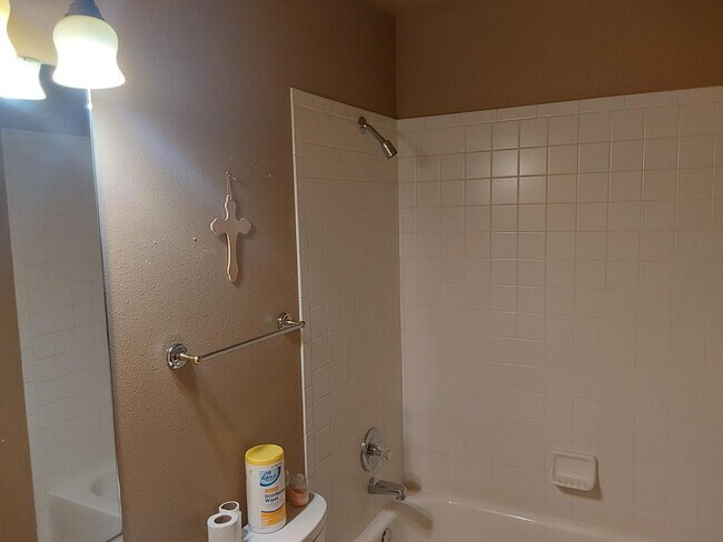 Building Photo - 611 Cornerstone Dr