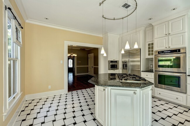 Building Photo - 1403 Bonnie Brae St