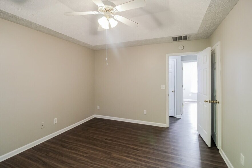 Building Photo - 40 Hunters Ridge Ct