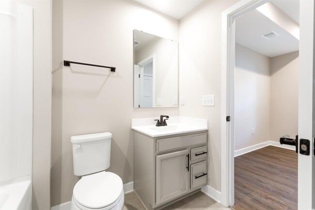 Building Photo - 303 Golan Cir