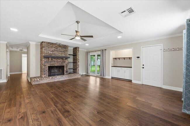 Building Photo - 6795 Greenwood Dr