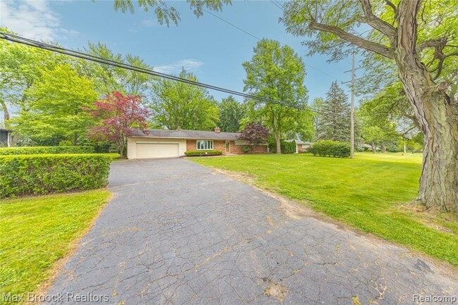 Building Photo - 6695 Lahser Rd