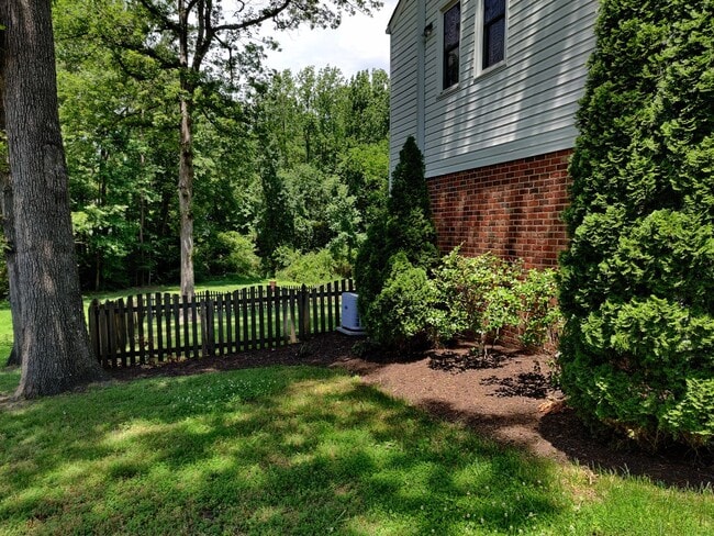 Building Photo - 4 bedroom home with large detached garage
