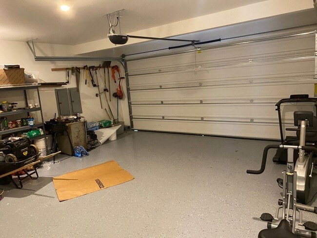 Building Photo - 5-Bedroom Home Located in Barkley Neighborhood