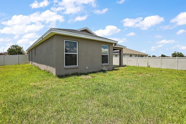 Building Photo - 581 Greenshank Dr