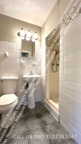 Building Photo - 821 NE 8th Ave