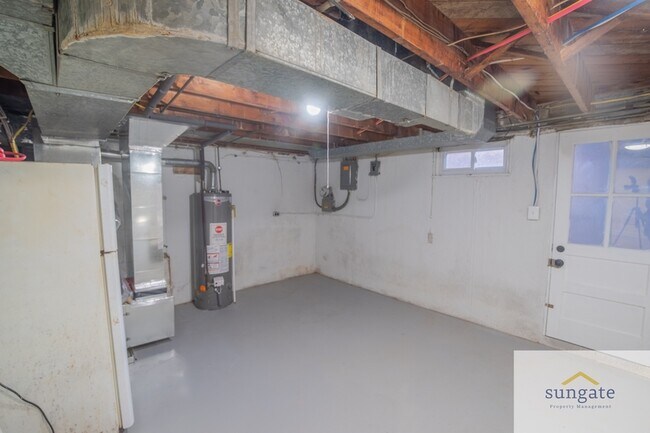 Building Photo - 1444 Meridene Dr