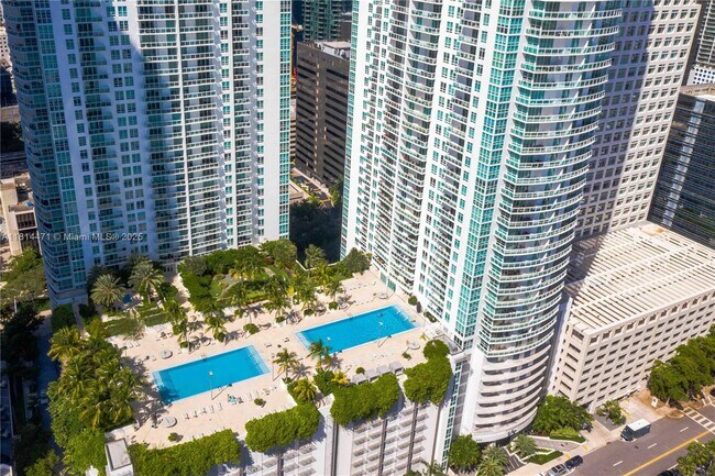 Building Photo - 950 Brickell Bay Dr