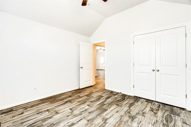 Building Photo - 3104 Loren Dr