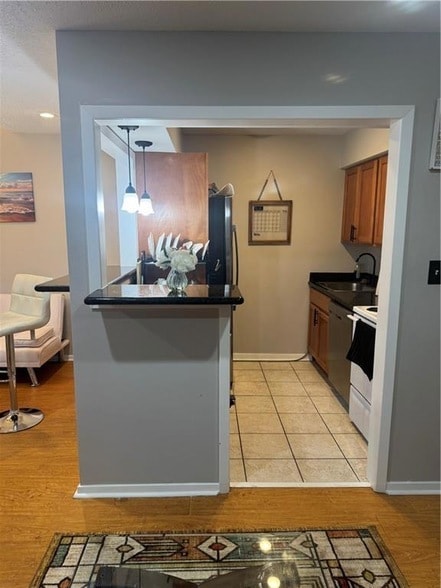 Building Photo - 318 Lake Marina Ave