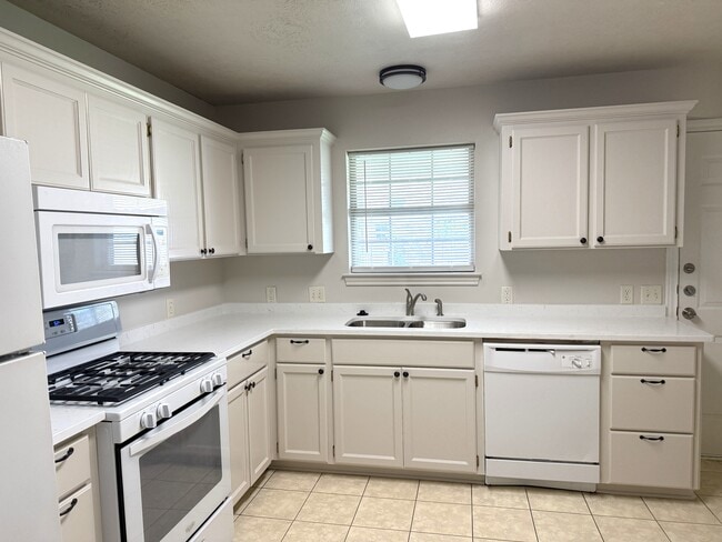 Building Photo - 2308 Antelope Ln