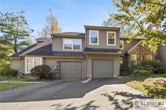 Building Photo - 10 Brookline Ct