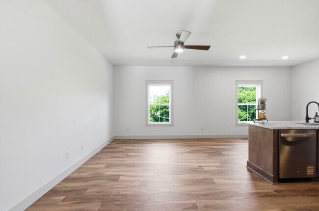 Building Photo - 155 Dedman St