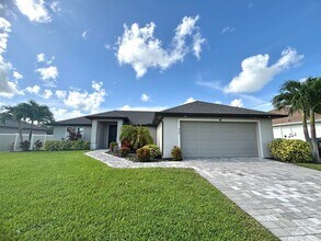 Building Photo - Modern 3 Bed, 2 Bath Home with Stylish Upg...