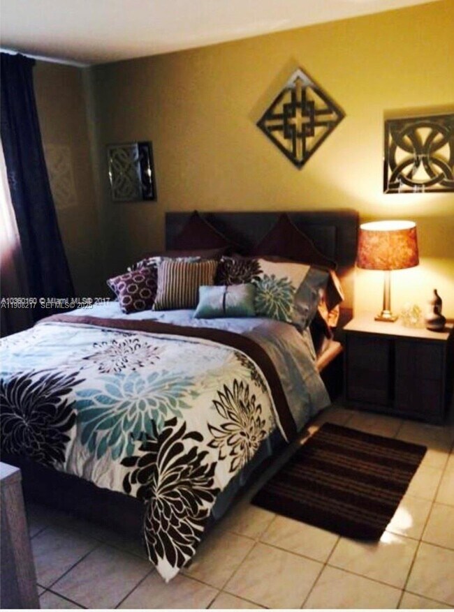 Building Photo - 2905 Point E Dr