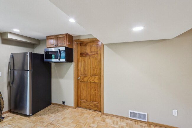 Building Photo - 7701 Twinflower Dr