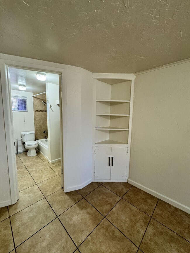 Building Photo - 2014 N 16th Ave