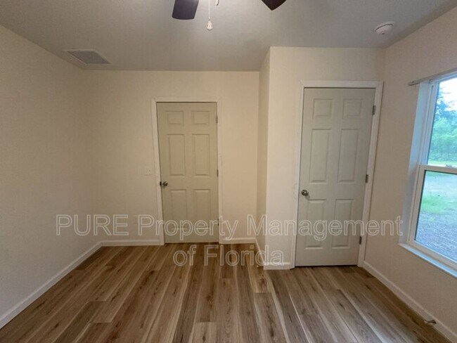 Building Photo - 11330 NE 66th Ln