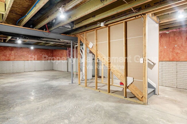 Building Photo - 578 Tallman St