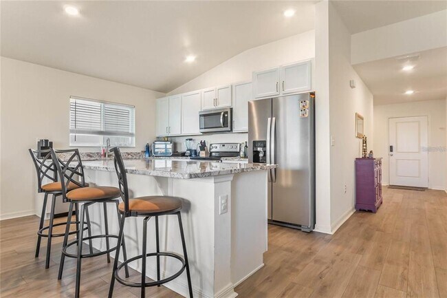 Building Photo - 495 Overpool Ave