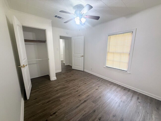 Building Photo - Cozy 3 bedroom, 2 bathroom home in Lake Charles
