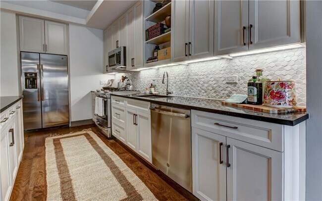 Building Photo - 2322 N Akard St