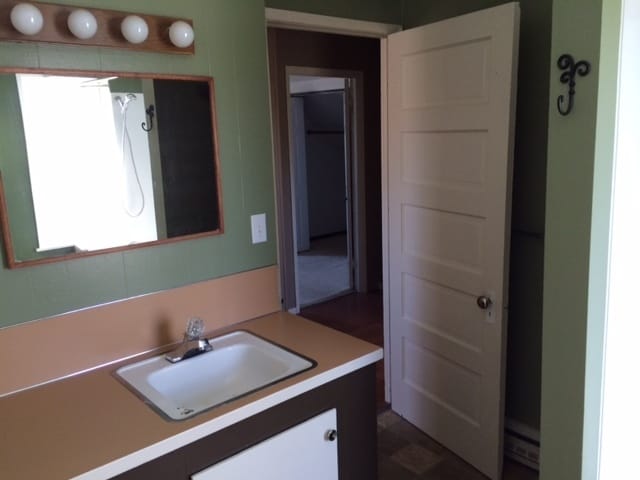 Building Photo - 3 Bedroom 2 Bathroom Home in Fantastic Location