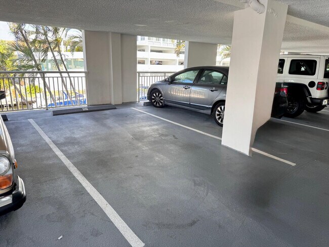 Building Photo - 3100 NE 48th St