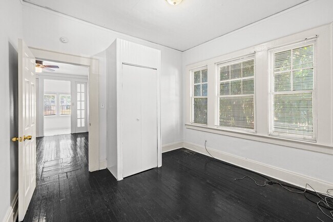 Building Photo - 4948 Farrell Ave