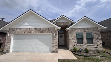 Building Photo - 117 Hessed St