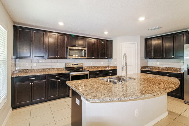 Building Photo - 6519 Redbay Dr