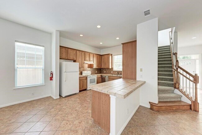 Building Photo - 1906 W 42nd St