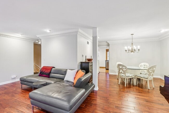 Building Photo - 19 Landmark St