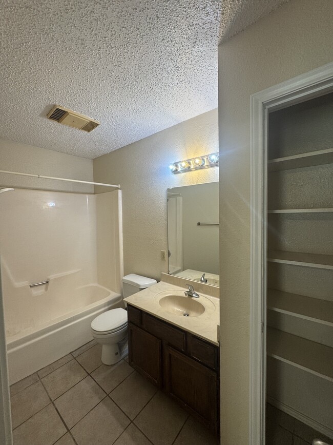 Building Photo - 405 Whitetail Dr