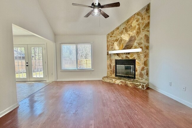 Building Photo - AVAILABLE NOW! (One Pet Maximum)