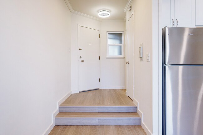 Building Photo - 2101 Baker St