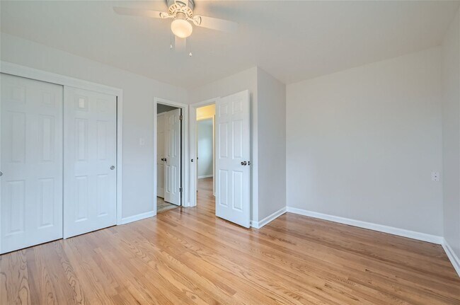 Building Photo - Great location! Updated 3Bed/2Bath Ranch with full basement, wood floors, and large fenced-in-yard!