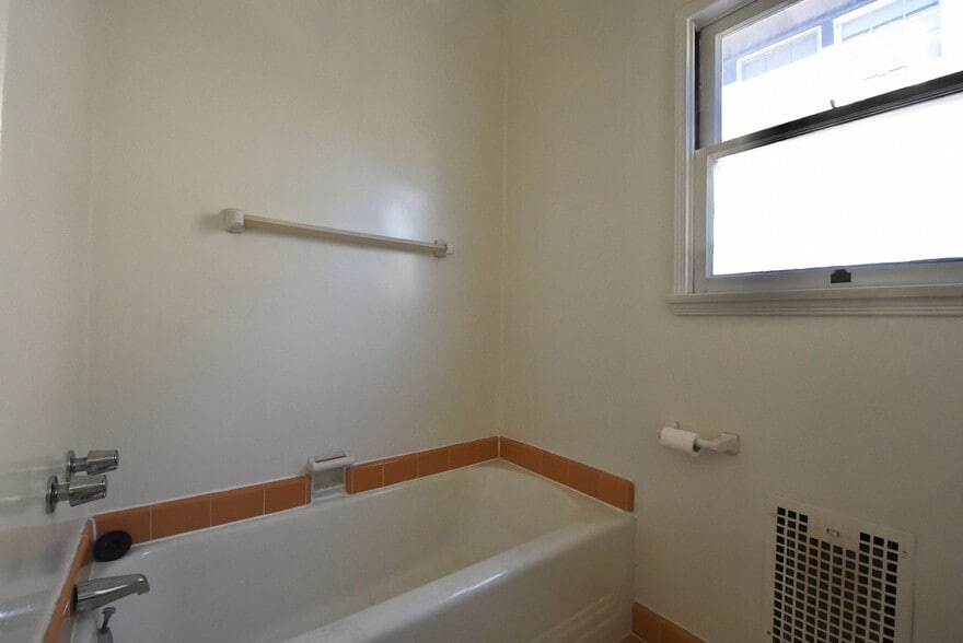 Building Photo - 4224 Los Feliz Blvd