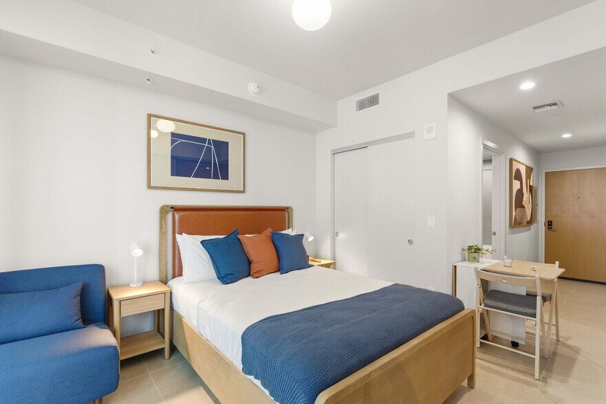 Building Photo - 11 NE 6th St