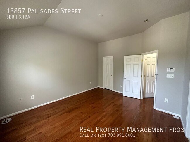 Building Photo - 13857 Palisades St