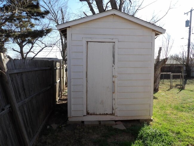 Building Photo - 624 N Dillon Ave