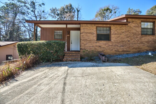 Building Photo - 2454 Wren Hollow Dr
